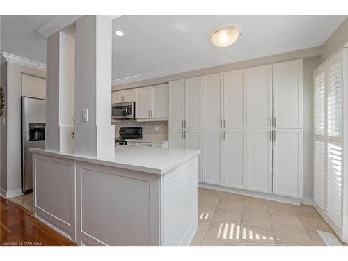 77 Mowat Crescent, Halton Hills, ON - Indoor Photo Showing Kitchen