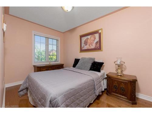 77 Mowat Crescent, Halton Hills, ON - Indoor Photo Showing Bedroom