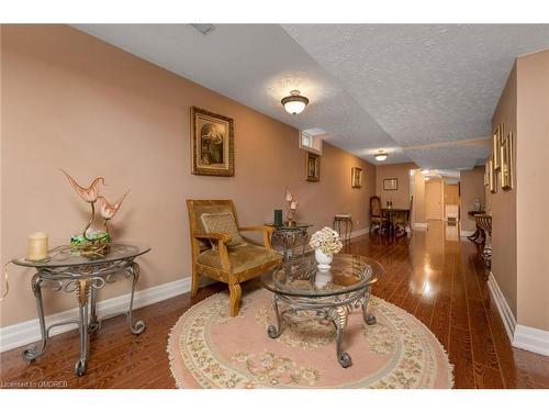 77 Mowat Crescent, Halton Hills, ON - Indoor Photo Showing Living Room