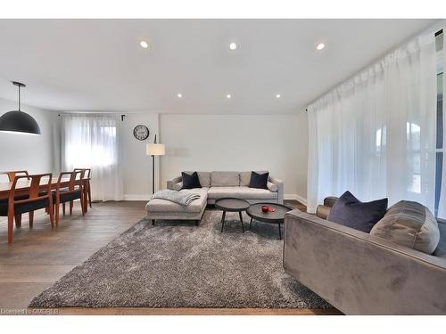 972 South Service Road, Mississauga, ON - Indoor Photo Showing Kitchen With Upgraded Kitchen