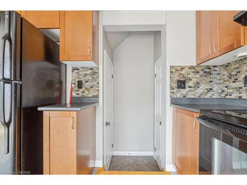 4016 Donnic Drive, Burlington, ON - Indoor Photo Showing Kitchen