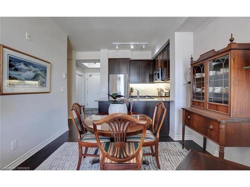 328-2300 Upper Middle Road, Oakville, ON - Indoor Photo Showing Dining Room