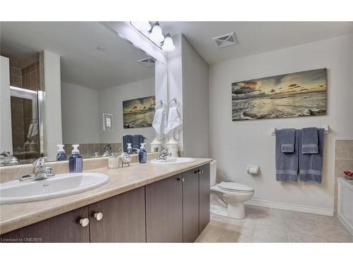 328-2300 Upper Middle Road, Oakville, ON - Indoor Photo Showing Bathroom