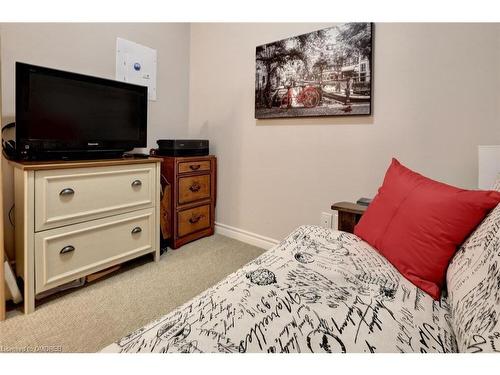 328-2300 Upper Middle Road, Oakville, ON - Indoor Photo Showing Bedroom