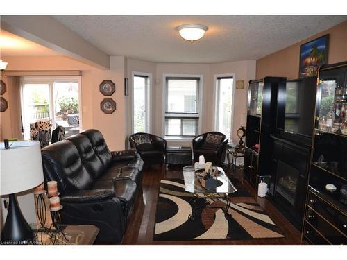 113 Green Gate Boulevard, Cambridge, ON - Indoor Photo Showing Living Room