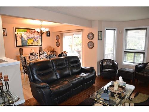 113 Green Gate Boulevard, Cambridge, ON - Indoor Photo Showing Living Room