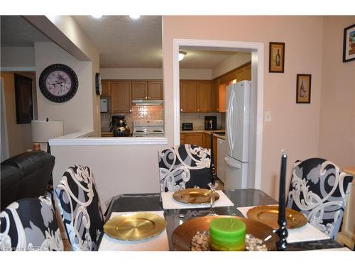 113 Green Gate Boulevard, Cambridge, ON - Indoor Photo Showing Kitchen