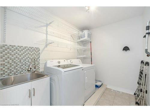 2461 Grand Oak Trail, Oakville, ON - Indoor Photo Showing Laundry Room