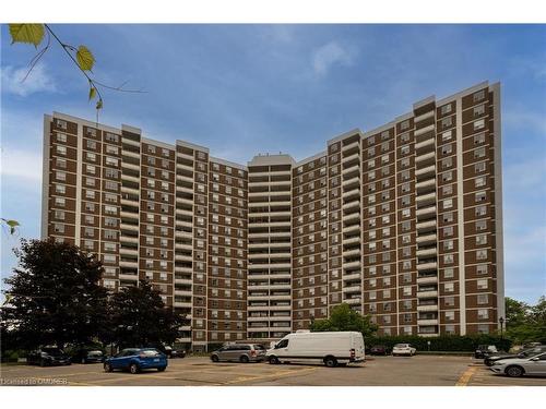 908-20 Edgecliff Golfway, Toronto, ON - Outdoor With Facade