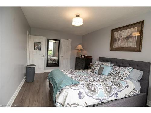 908-20 Edgecliff Golfway, Toronto, ON - Indoor Photo Showing Bedroom