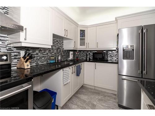 908-20 Edgecliff Golfway, Toronto, ON - Indoor Photo Showing Kitchen