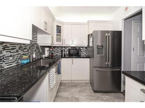 908-20 Edgecliff Golfway, Toronto, ON - Indoor Photo Showing Kitchen