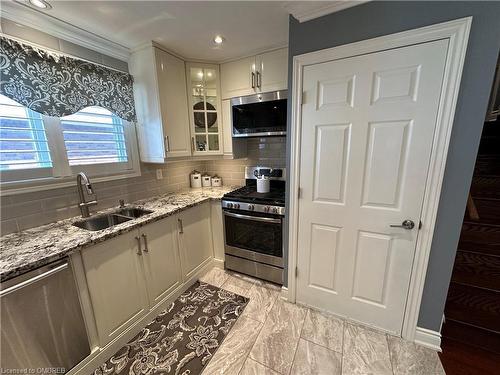 1-223 Picton Street E, Hamilton, ON - Indoor Photo Showing Kitchen With Double Sink With Upgraded Kitchen