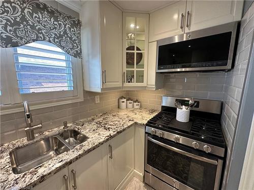 1-223 Picton Street E, Hamilton, ON - Indoor Photo Showing Kitchen With Double Sink With Upgraded Kitchen