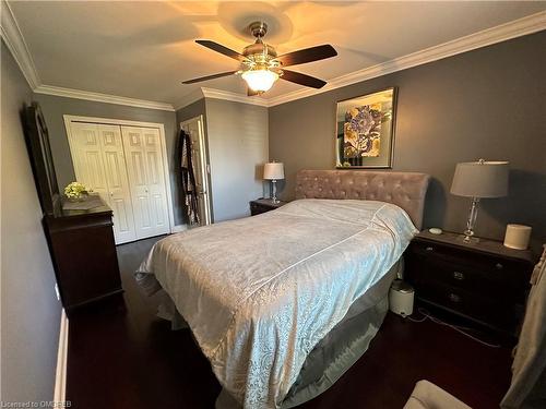 1-223 Picton Street E, Hamilton, ON - Indoor Photo Showing Bedroom