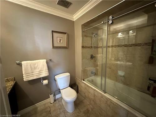 1-223 Picton Street E, Hamilton, ON - Indoor Photo Showing Bathroom