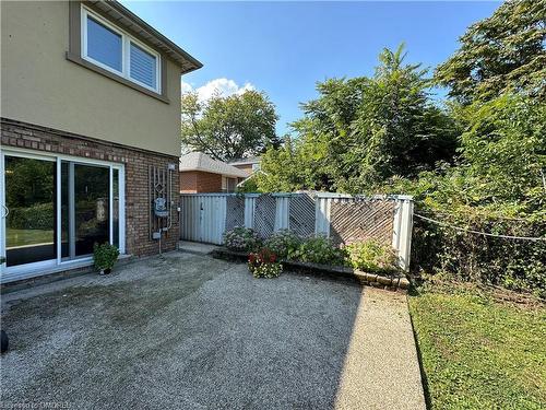 2-223 Picton Street E, Hamilton, ON - Outdoor With Exterior