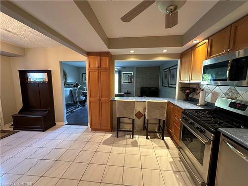 2-223 Picton Street E, Hamilton, ON - Indoor Photo Showing Kitchen