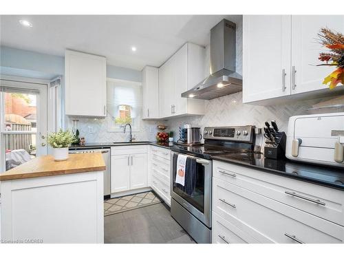 123-895 Maple Avenue, Burlington, ON - Indoor Photo Showing Kitchen With Upgraded Kitchen