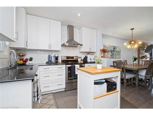 123-895 Maple Avenue, Burlington, ON - Indoor Photo Showing Kitchen With Upgraded Kitchen