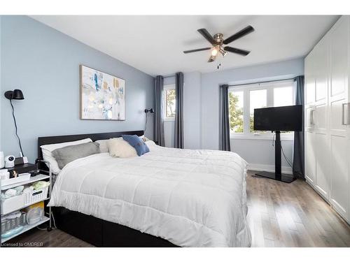 123-895 Maple Avenue, Burlington, ON - Indoor Photo Showing Bedroom