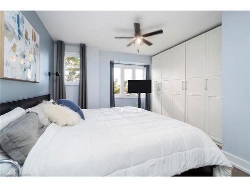 123-895 Maple Avenue, Burlington, ON - Indoor Photo Showing Bedroom