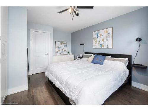 123-895 Maple Avenue, Burlington, ON - Indoor Photo Showing Bedroom