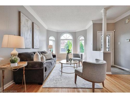 205 Ellis Crescent, Milton, ON - Indoor Photo Showing Living Room