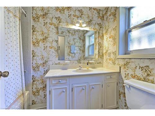 400 Randall Street, Oakville, ON - Indoor Photo Showing Bathroom