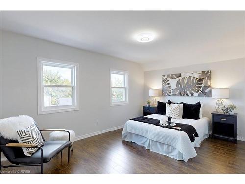 25 Lincoln Street, Hamilton, ON - Indoor Photo Showing Bedroom