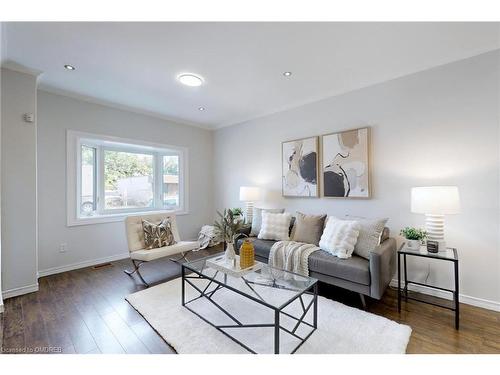 25 Lincoln Street, Hamilton, ON - Indoor Photo Showing Living Room