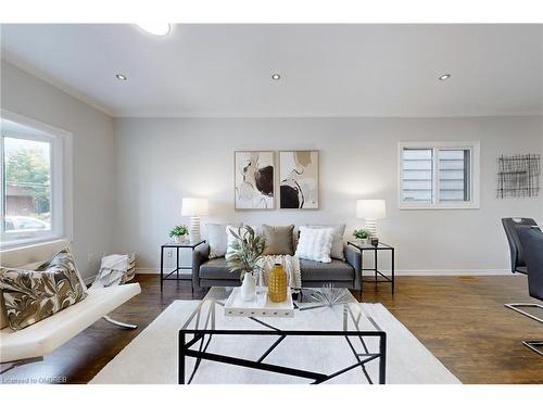 25 Lincoln Street, Hamilton, ON - Indoor Photo Showing Living Room