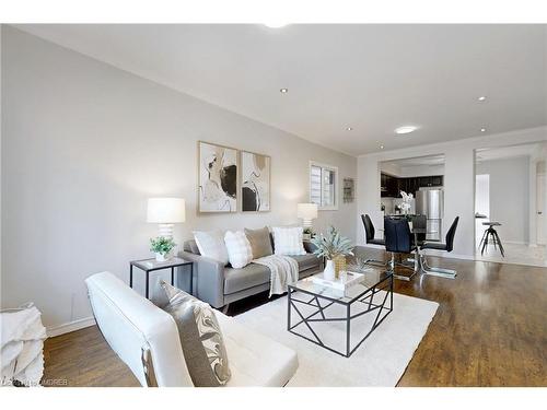 25 Lincoln Street, Hamilton, ON - Indoor Photo Showing Living Room