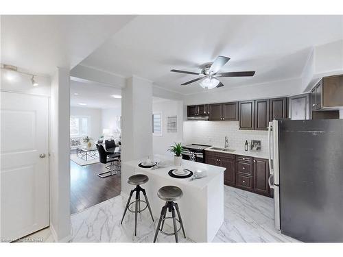 25 Lincoln Street, Hamilton, ON - Indoor Photo Showing Kitchen