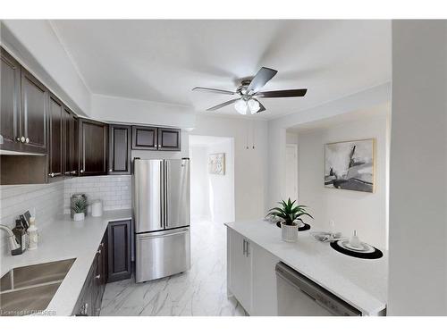 25 Lincoln Street, Hamilton, ON - Indoor Photo Showing Kitchen