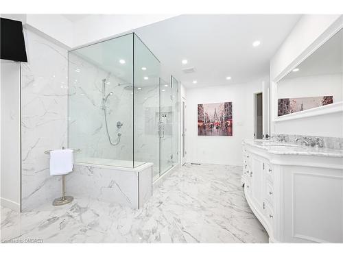 2 Hickory Avenue, Hamilton, ON - Indoor Photo Showing Bathroom