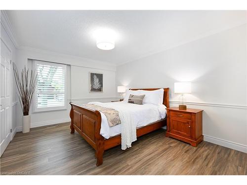 2 Hickory Avenue, Hamilton, ON - Indoor Photo Showing Bedroom