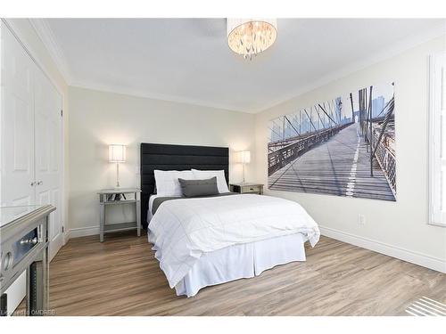 2 Hickory Avenue, Hamilton, ON - Indoor Photo Showing Bedroom