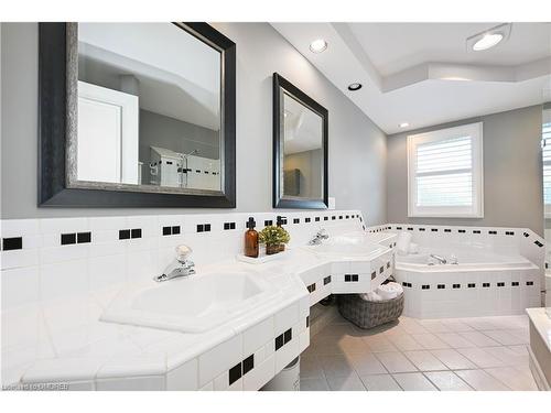 2 Hickory Avenue, Hamilton, ON - Indoor Photo Showing Bathroom