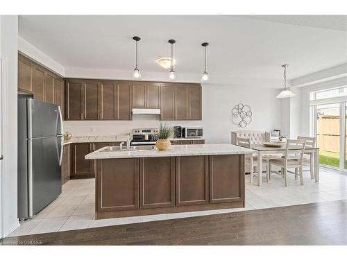 116 Mutrie Boulevard, Rockwood, ON - Indoor Photo Showing Kitchen With Upgraded Kitchen