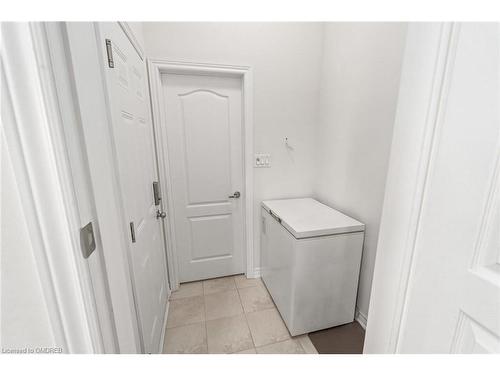 116 Mutrie Boulevard, Rockwood, ON - Indoor Photo Showing Laundry Room