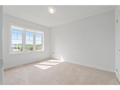 116 Mutrie Boulevard, Rockwood, ON - Indoor Photo Showing Other Room