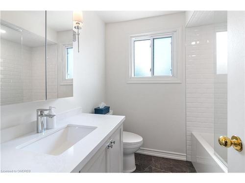 95 Elgin Drive, Brampton, ON - Indoor Photo Showing Bathroom