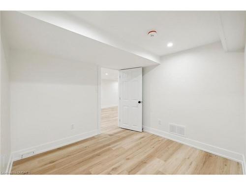 Lower-87 Leaside Drive, St. Catharines, ON - Indoor Photo Showing Other Room