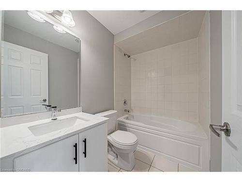 30-470 Linden Drive Drive, Cambridge, ON - Indoor Photo Showing Bathroom