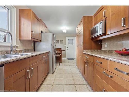 40 Greenwood Crescent, Brampton, ON - Indoor Photo Showing Kitchen With Double Sink