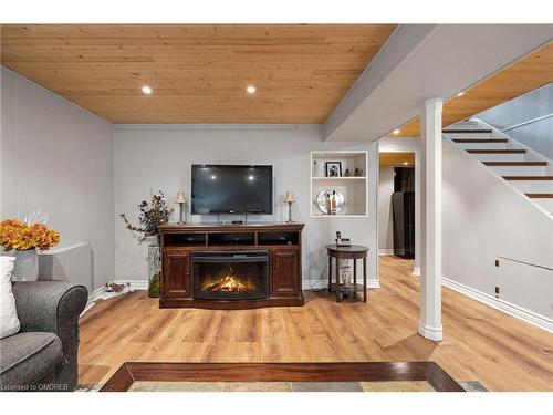 40 Greenwood Crescent, Brampton, ON - Indoor Photo Showing Living Room