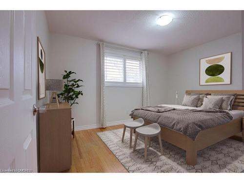 6346 Neuchatel Road, Mississauga, ON - Indoor Photo Showing Bedroom