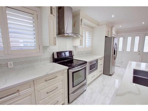 6346 Neuchatel Road, Mississauga, ON - Indoor Photo Showing Kitchen