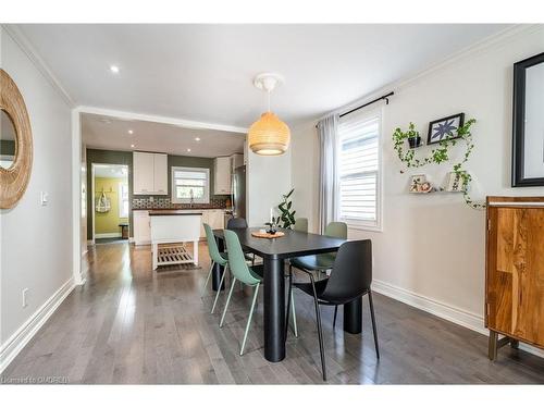 33 Huxley Avenue N, Hamilton, ON - Indoor Photo Showing Dining Room